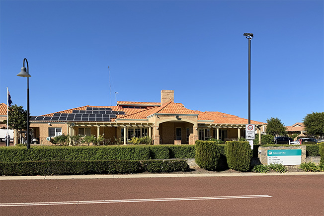 Lend Lease Timberside Villas invites Unicare Health to put up aged care equipment display for residents.